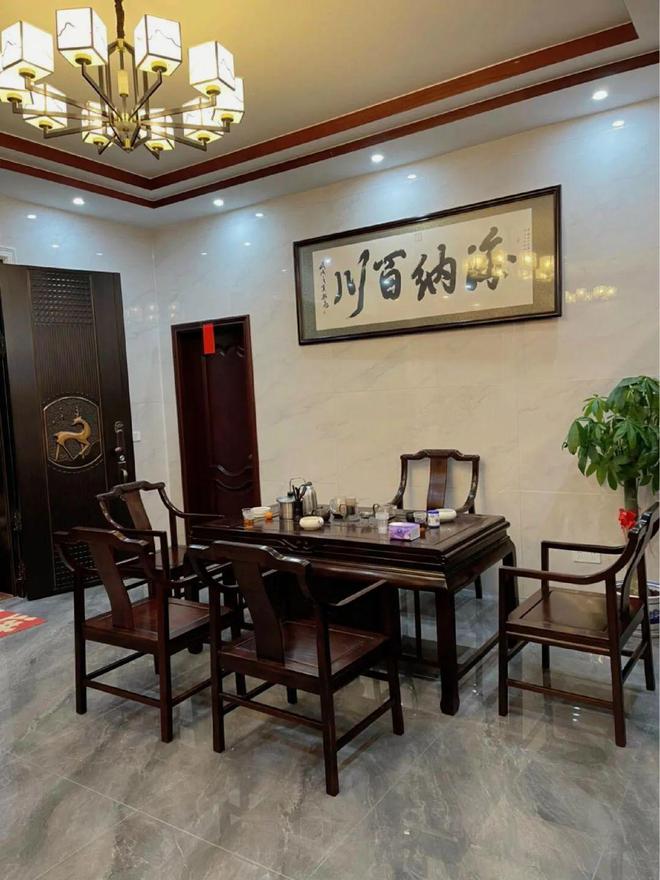 自建房老一辈的审美这效果太接地气了！龙8游戏国际登录60岁大叔晒出农村(图4)