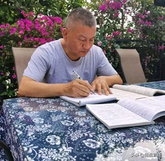 户”梁实冲刺第29次高考：今年做出了重要调整龙8long8国际唯一网站58岁“高考钉子(图4)