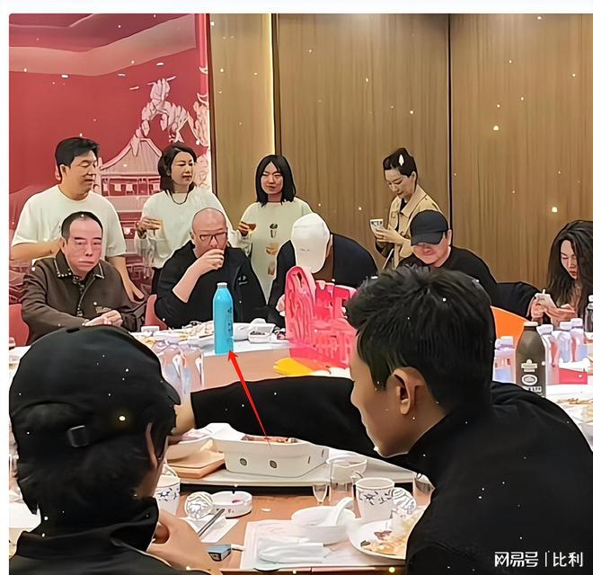 块陈凯歌坐C位排队给领导敬酒黄渤宴请半个娱乐圈人均79(图5)